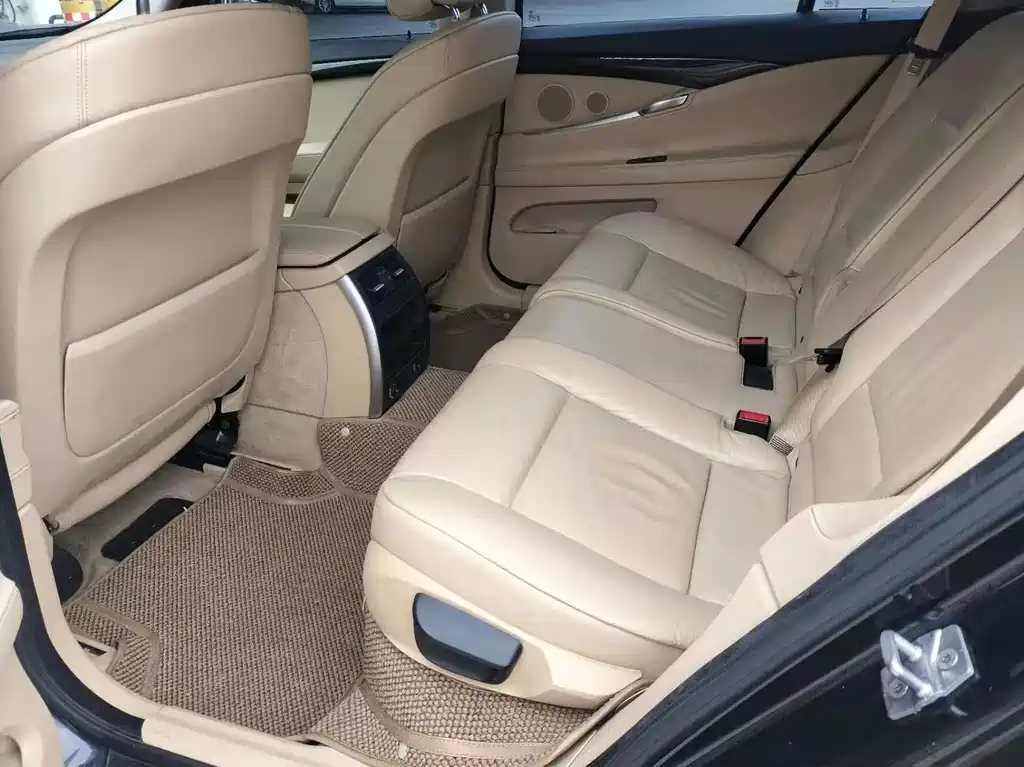 BMW 5 Series GT 2012 — фото 14