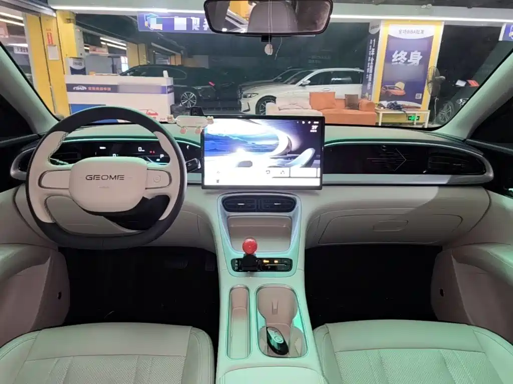 Geely Galaxy Starwish 2025 — фото 10