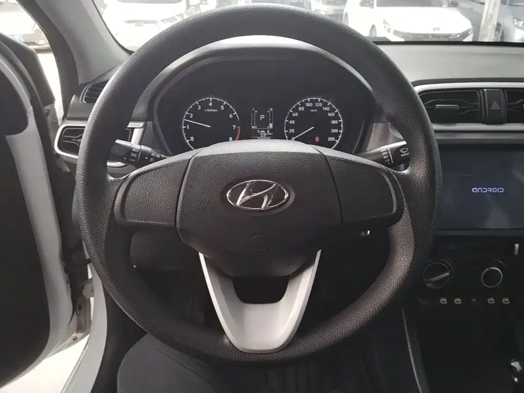 Hyundai Accent 2017 — фото 11