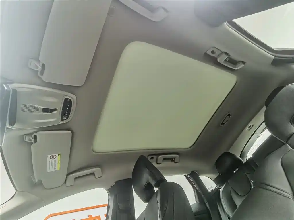Volvo V40 2015 — фото 14