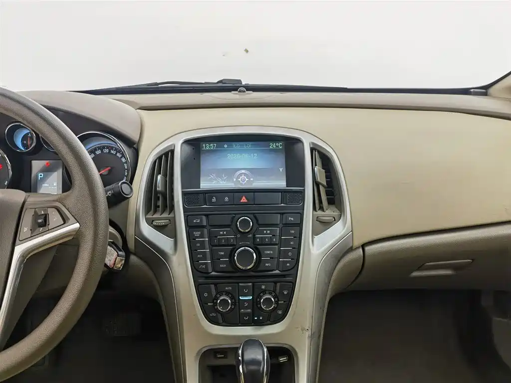 Buick Excelle 2014 — фото 12