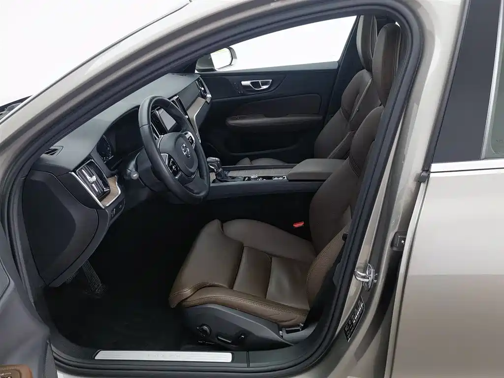 Volvo S60 2021 — фото 10