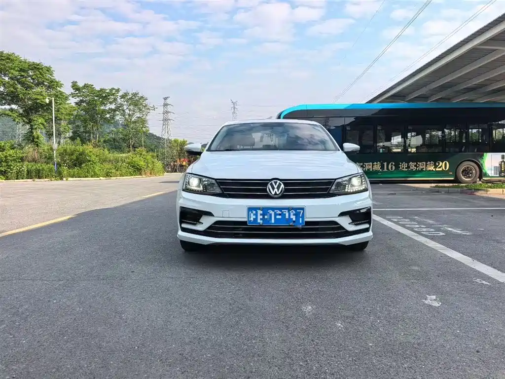 Volkswagen Sagitar 2019