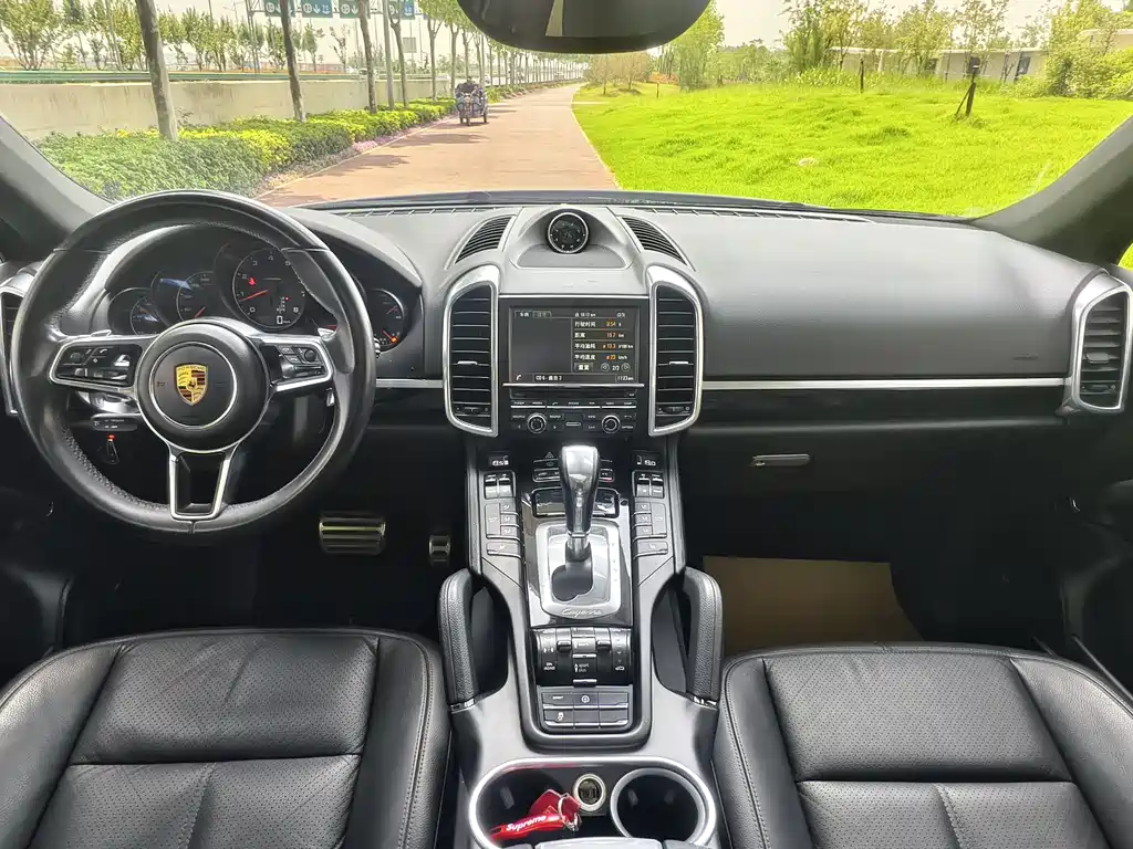 Porsche Cayenne 2016 — фото 11