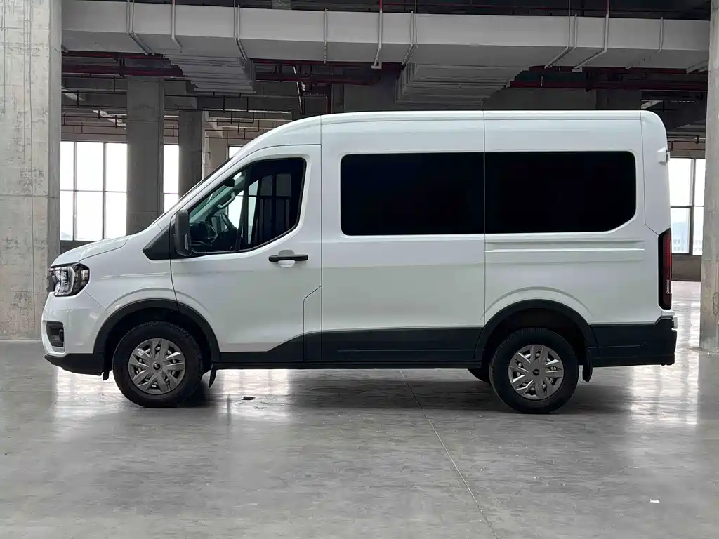 Ford Transit T8 2024 — фото 3