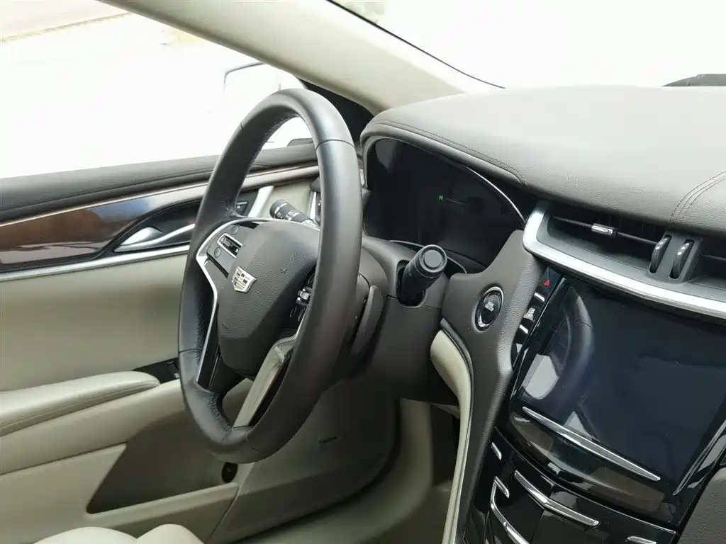 Cadillac XTS 2016 — фото 22