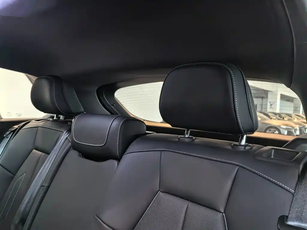 Audi Q4 e-tron 2025 — фото 6