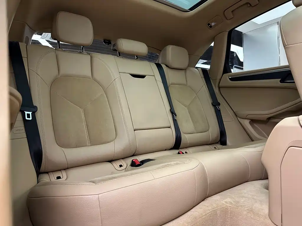 Porsche Macan 2017 — фото 16