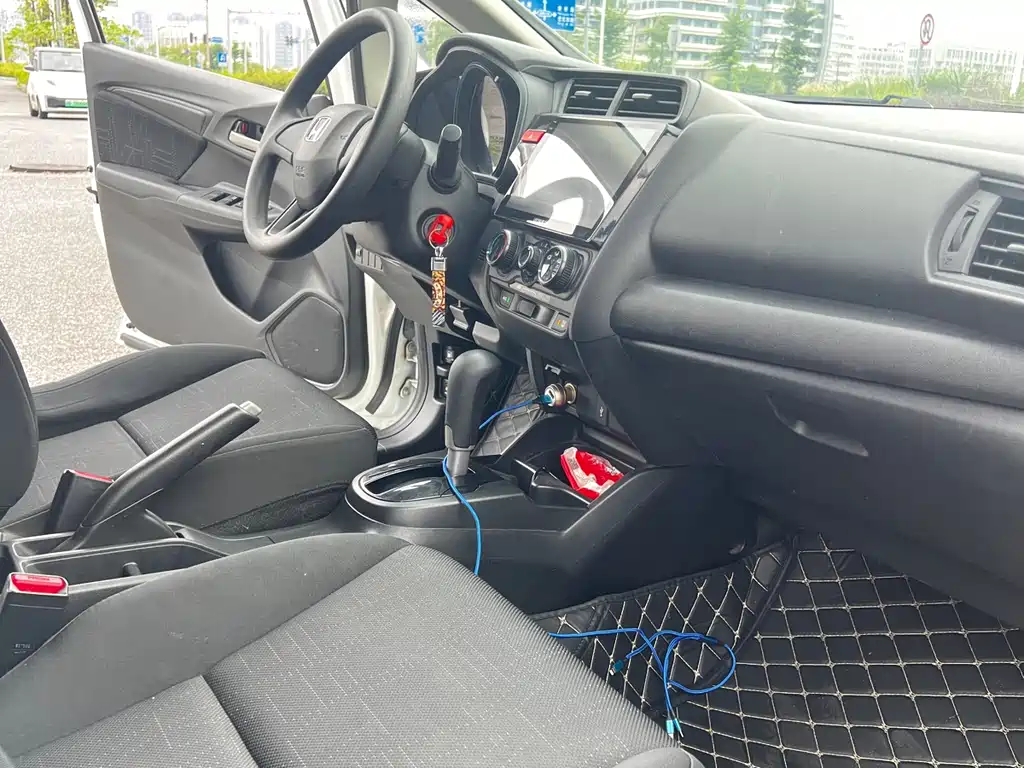 Honda Fit 2016 — фото 10