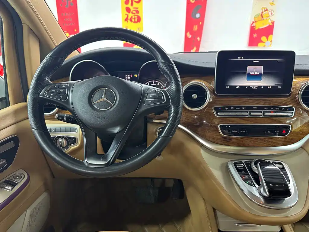 Mercedes-Benz V-Class 2019 — фото 12