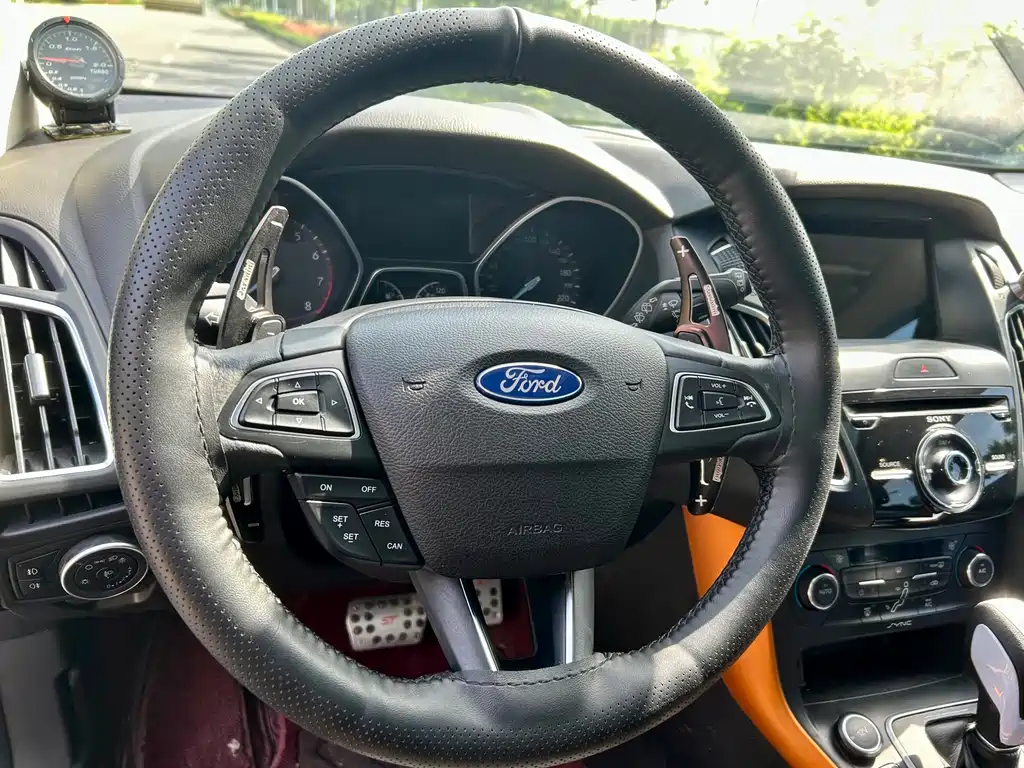 Ford Focus 2016 — фото 10