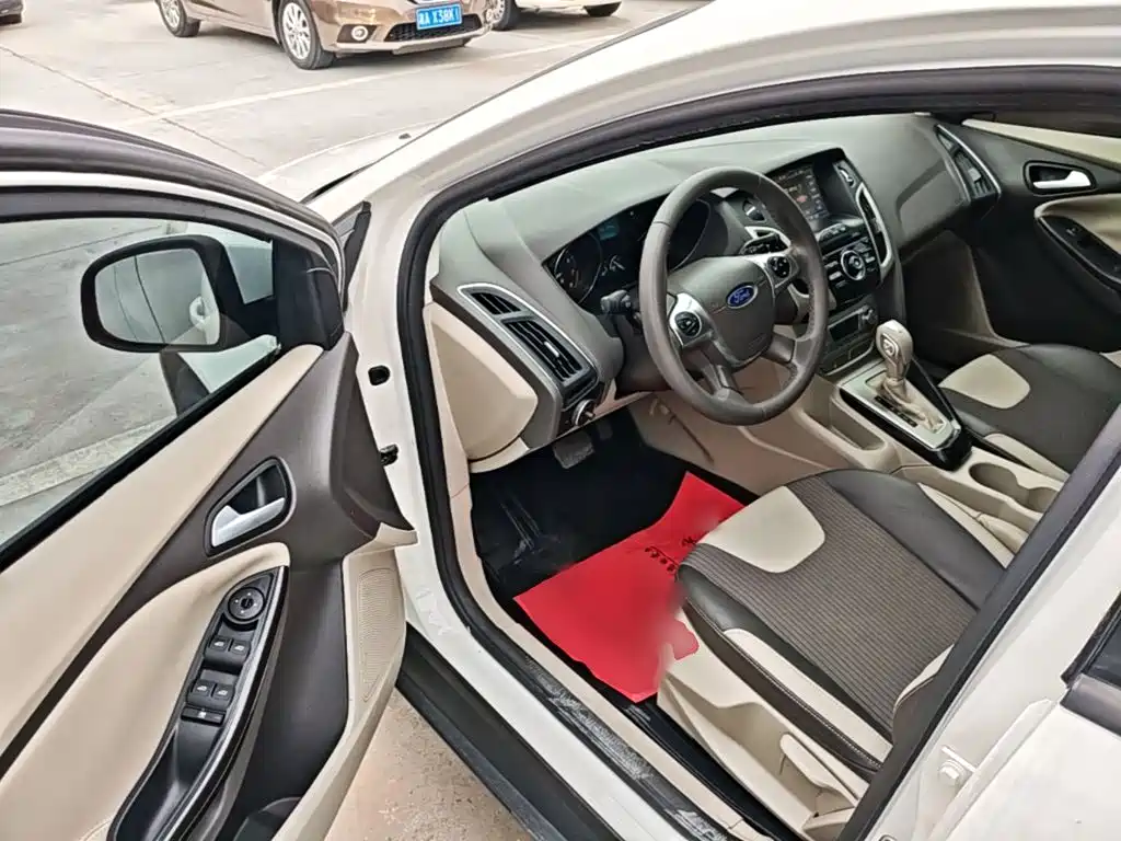 Ford Focus 2014 — фото 16