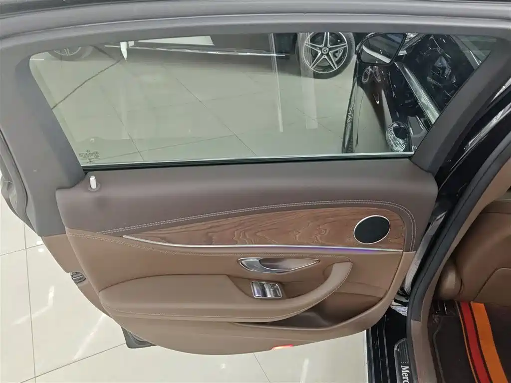 Mercedes-Benz E-Class 2022 — фото 18