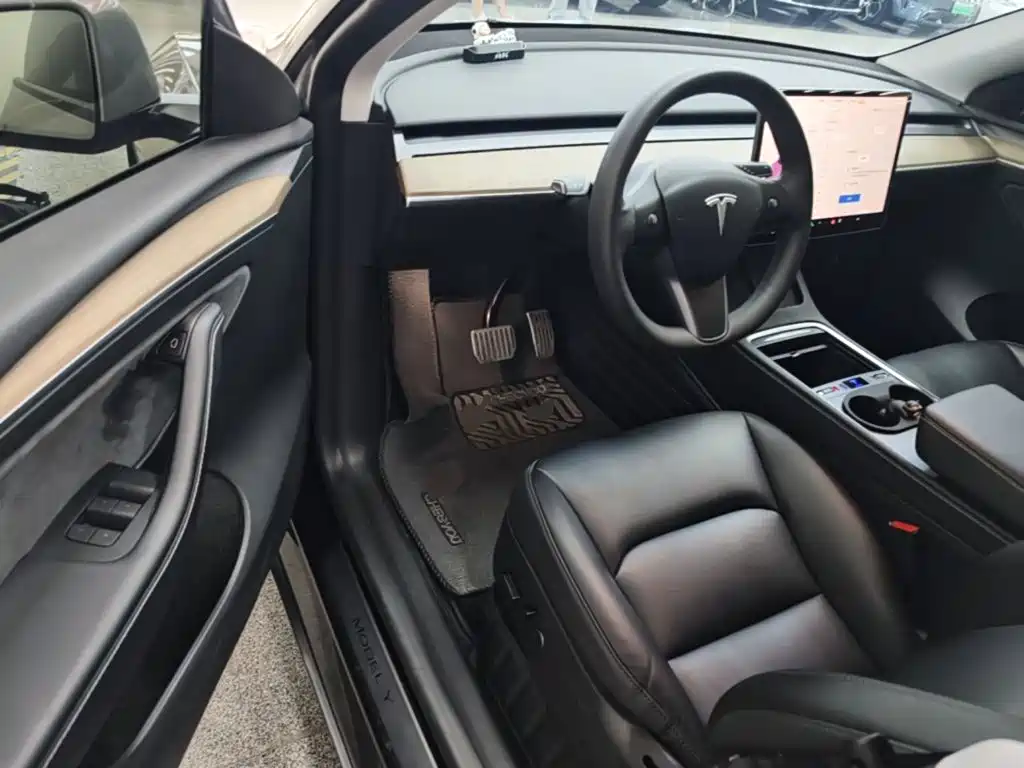 Tesla Model Y 2023 — фото 16