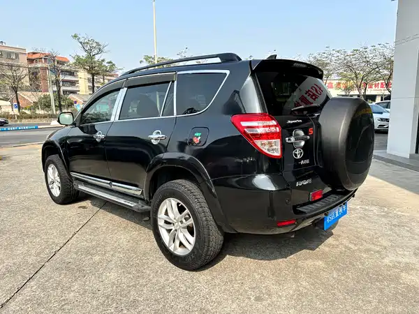 Toyota RAV4 2011