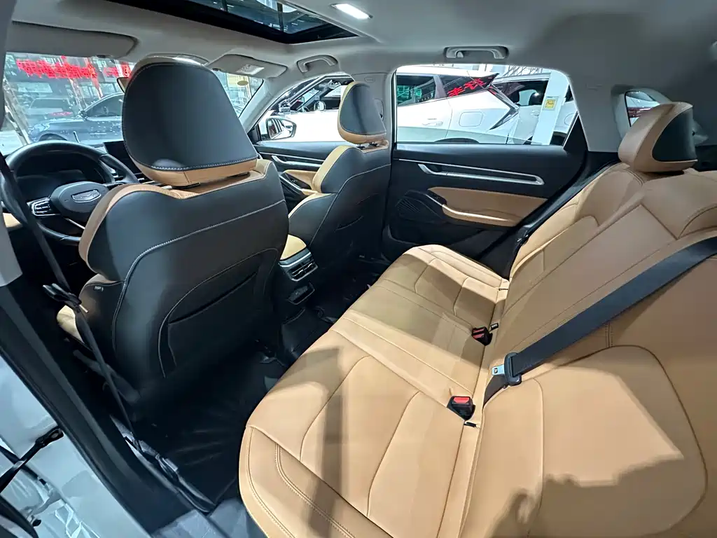 Geely Emgrand 2024 — фото 10