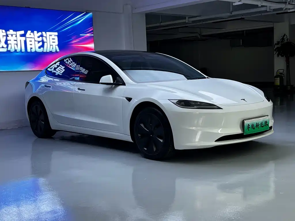 Tesla Model 3 2025 — фото 3