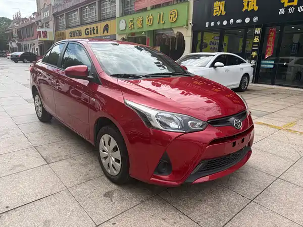 Toyota Yaris L 2020