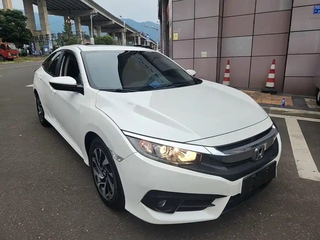 Honda Civic 2018 — фото 4