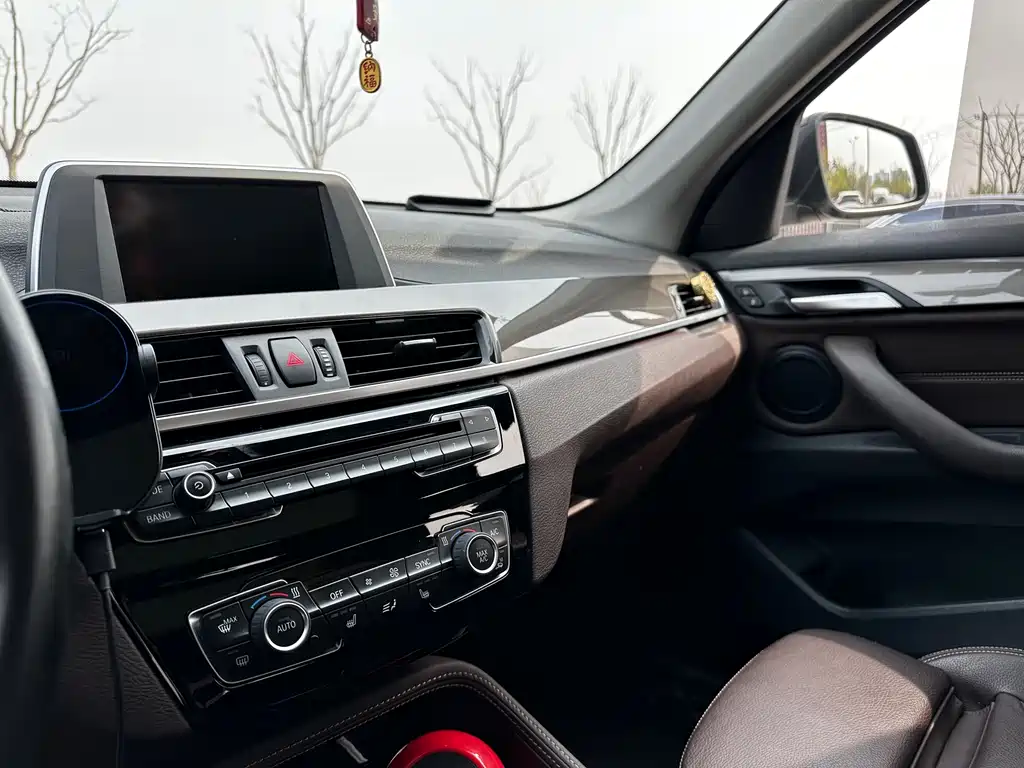 BMW X1 2017 — фото 12