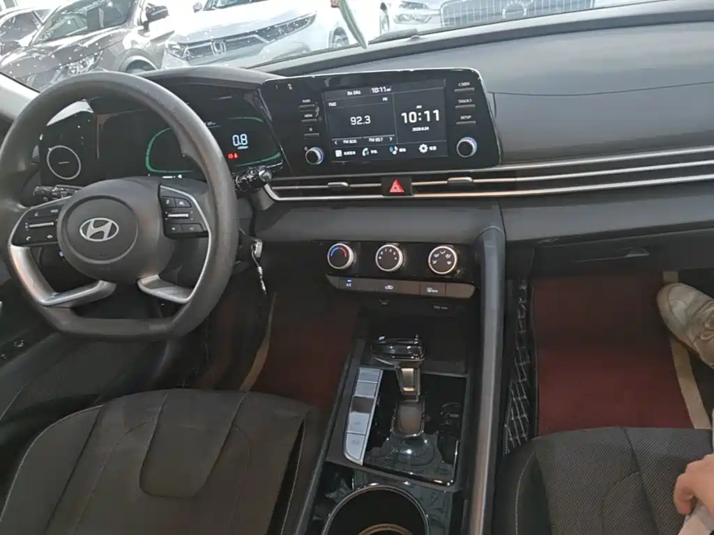 Hyundai Elantra 2025 — фото 13