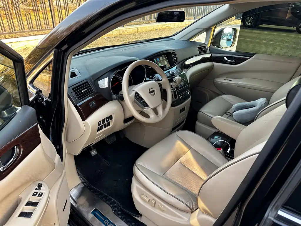 Nissan Quest 2015 — фото 19