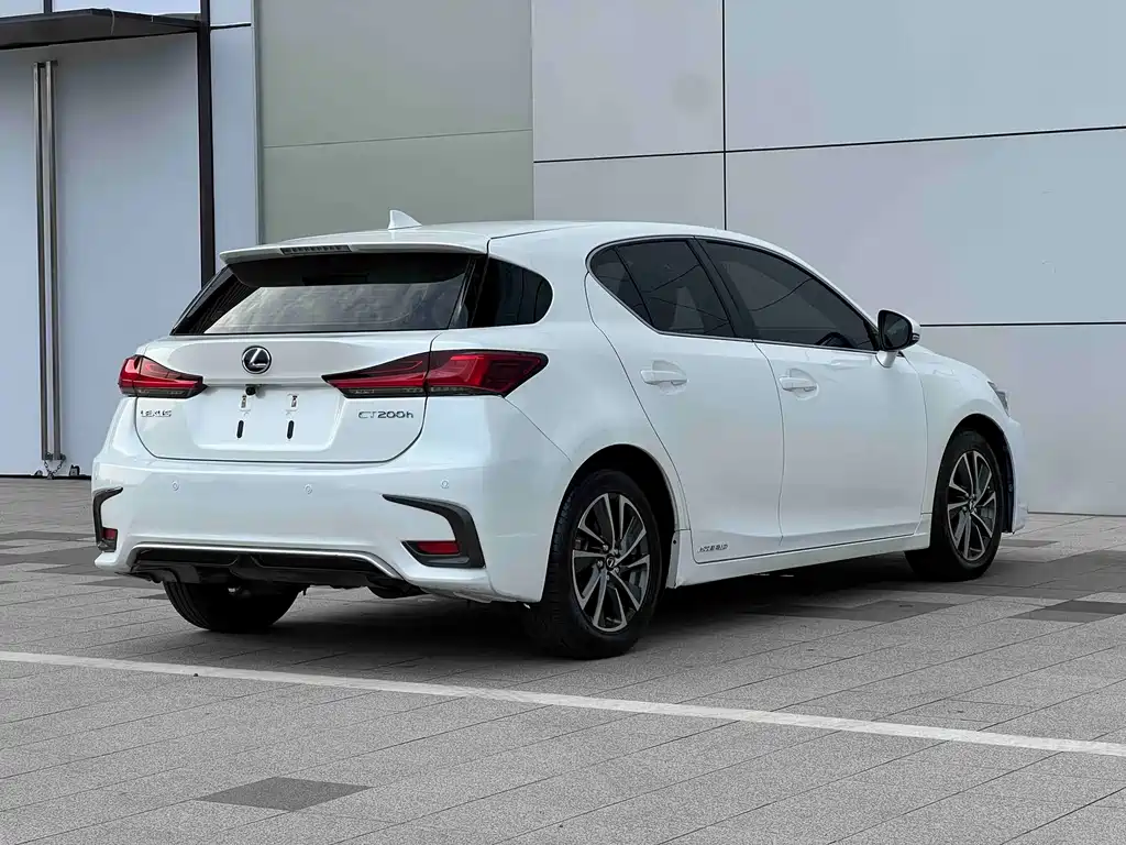 Lexus CT 2017 — фото 4