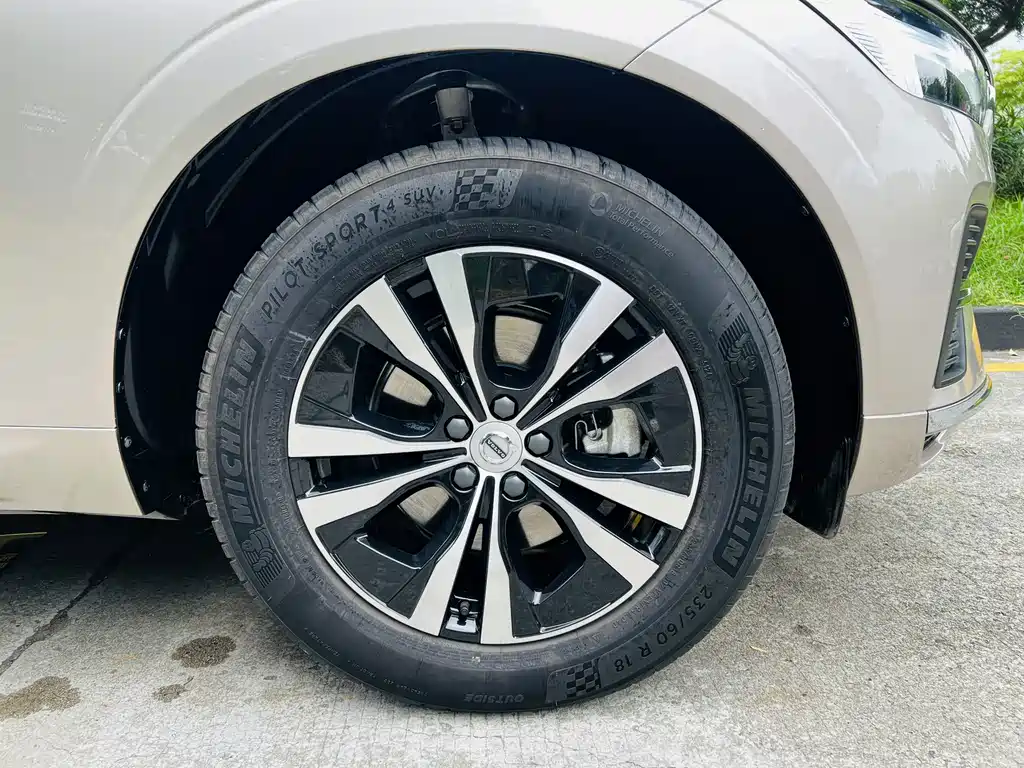 Volvo XC60 2025 — фото 18