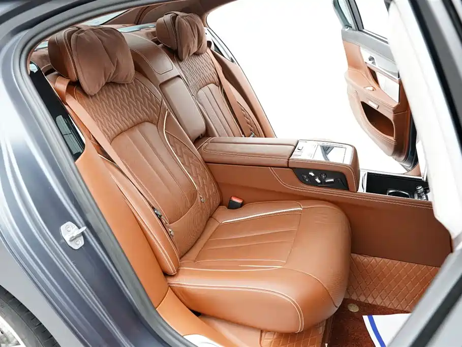 BMW 7 Series 2019 — фото 29