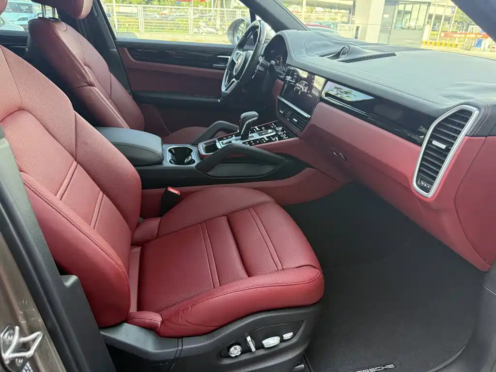 Porsche Cayenne 2019 — фото 15