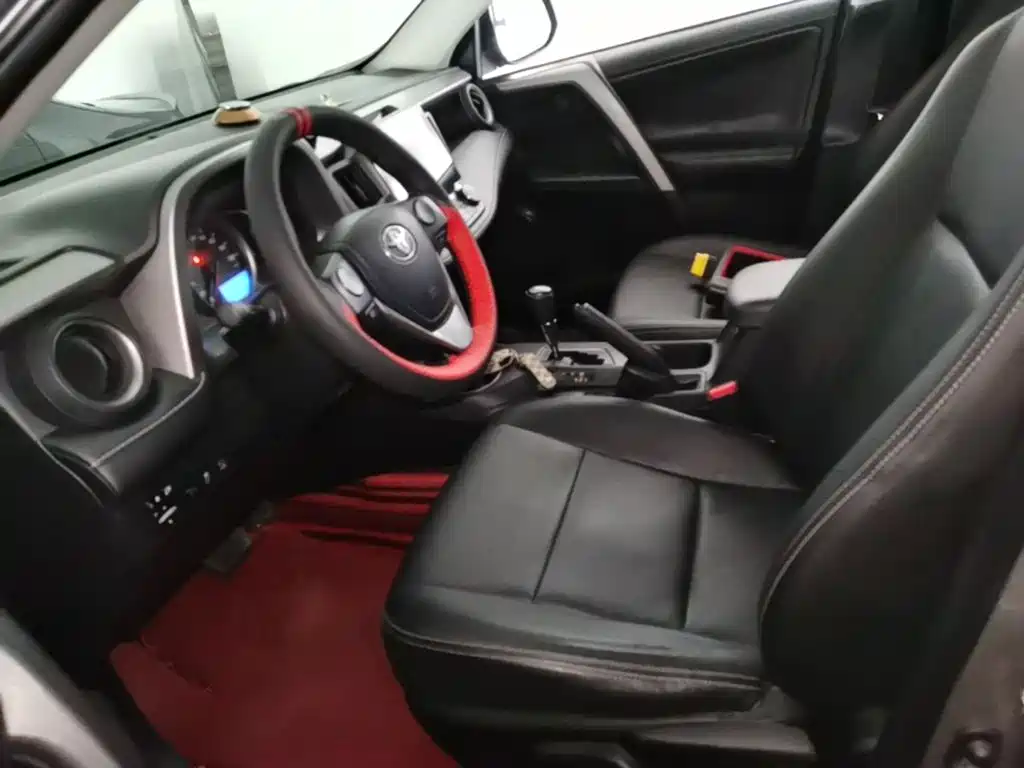 Toyota RAV4 2019 — фото 15