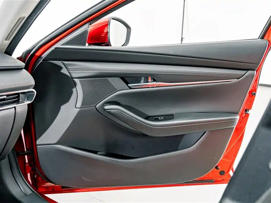 Mazda 3 Axela 2022 — фото 13