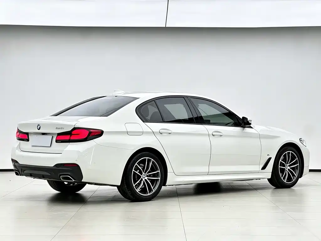 BMW 5 Series 2022 — фото 15
