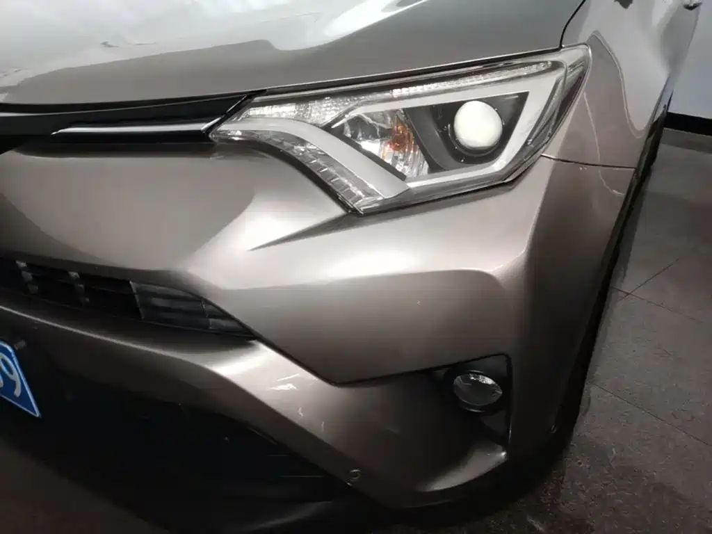 Toyota RAV4 2019 — фото 24