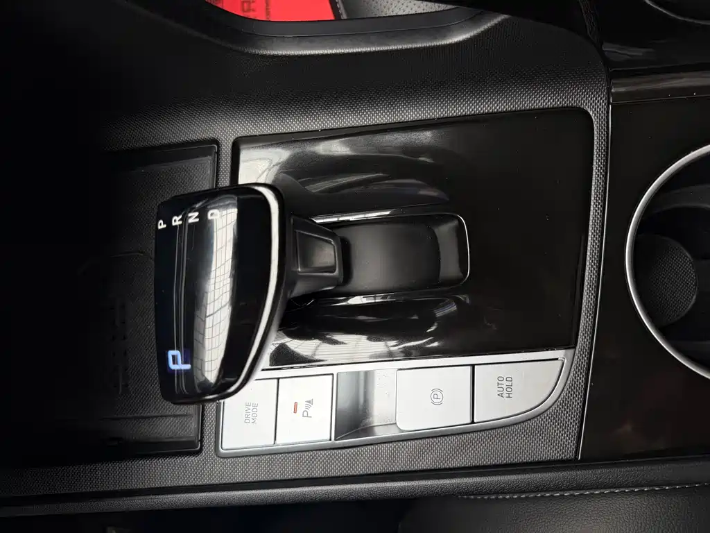 Hyundai Elantra 2023 — фото 9