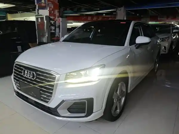 Audi Q2L 2019