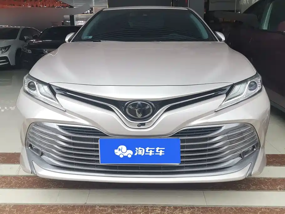 Toyota Camry 2018 — фото 2