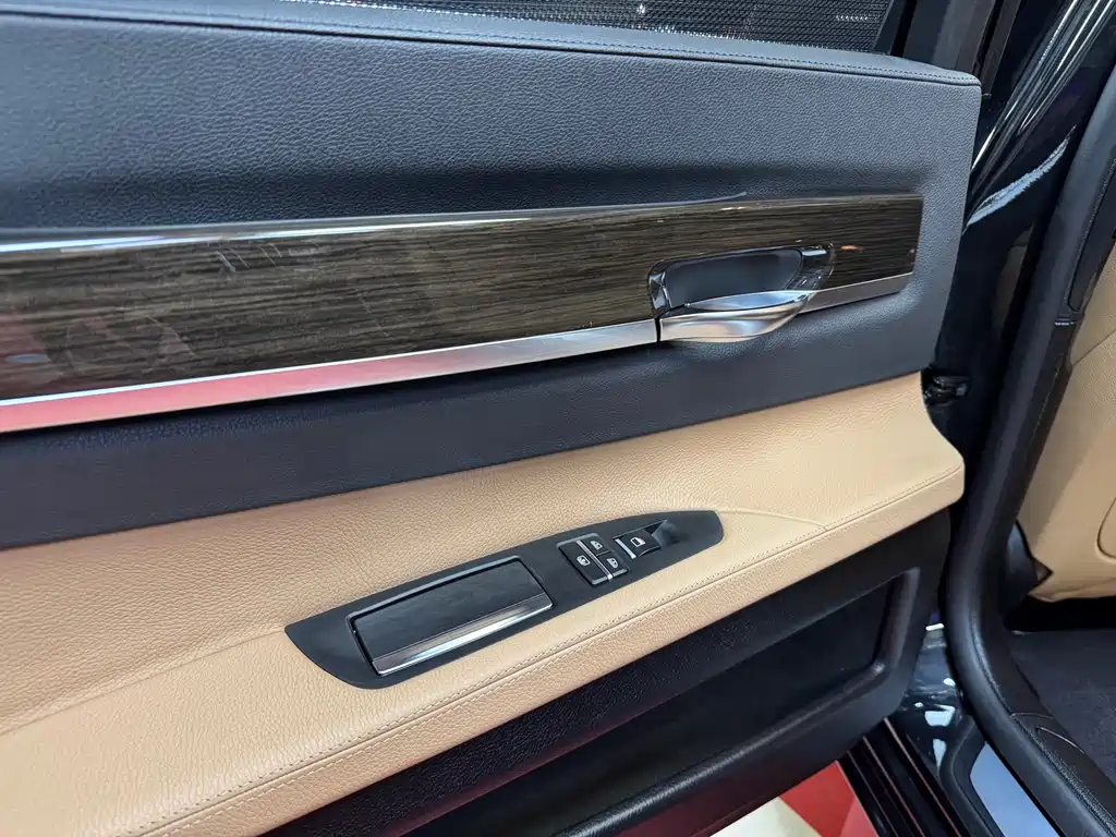 BMW 7 Series 2014 — фото 36