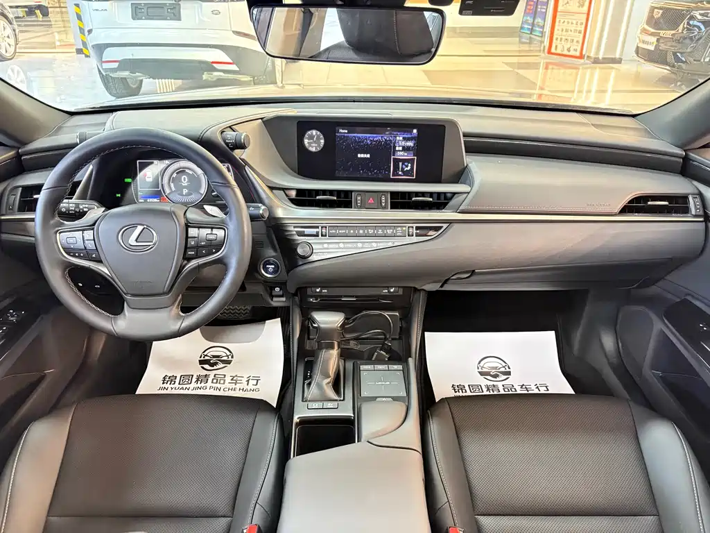 Lexus ES 2020 — фото 12