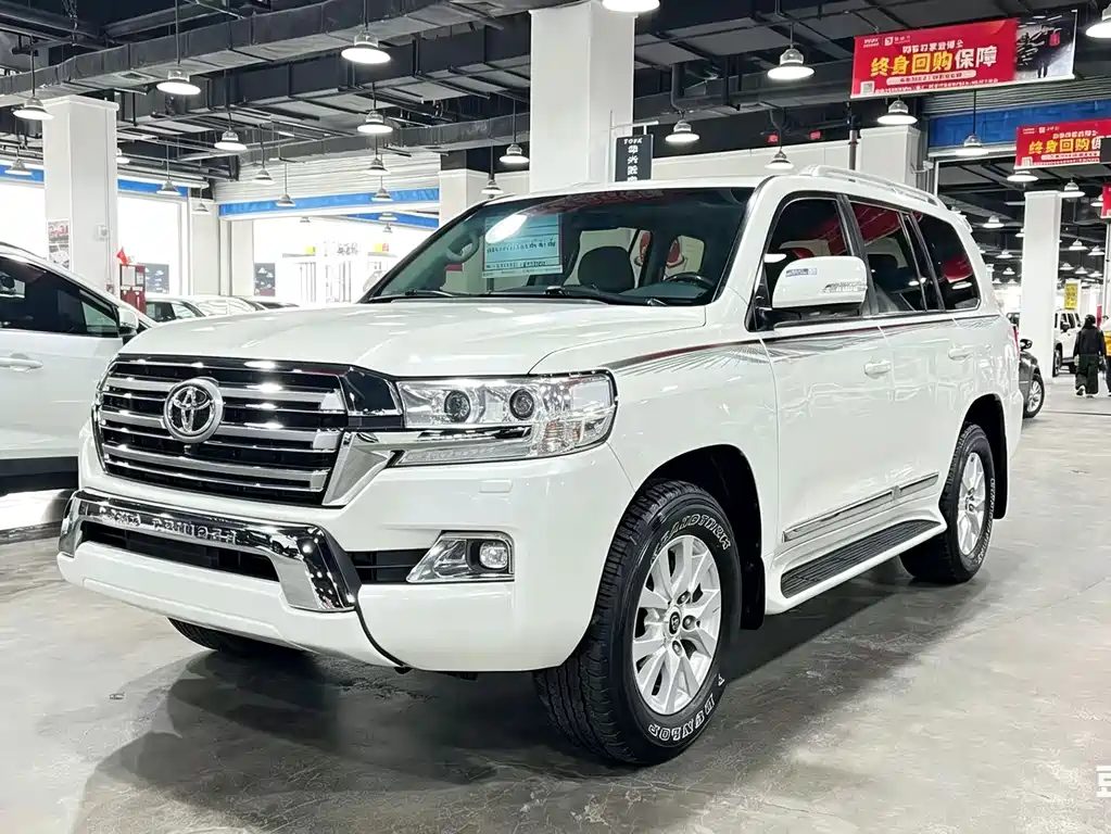 Toyota Land Cruiser 2017 — фото 1