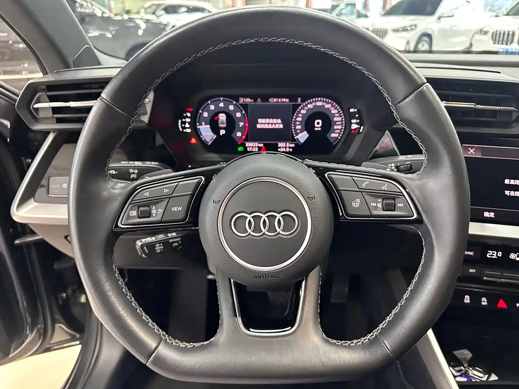 Audi A3 2023 — фото 10