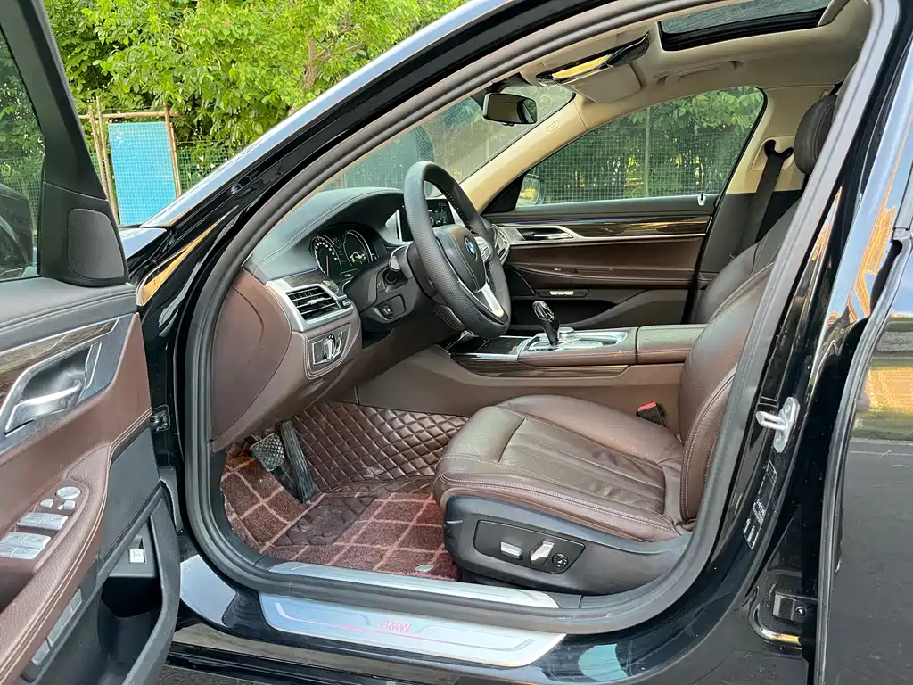 BMW 7 Series 2017 — фото 13