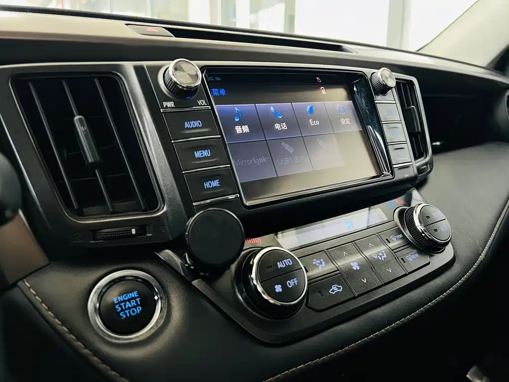 Toyota RAV4 2016 — фото 16