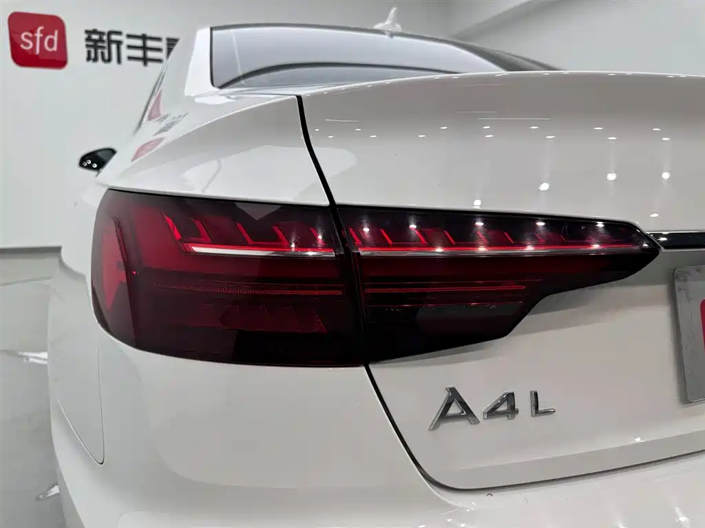 Audi A4L 2023 — фото 28