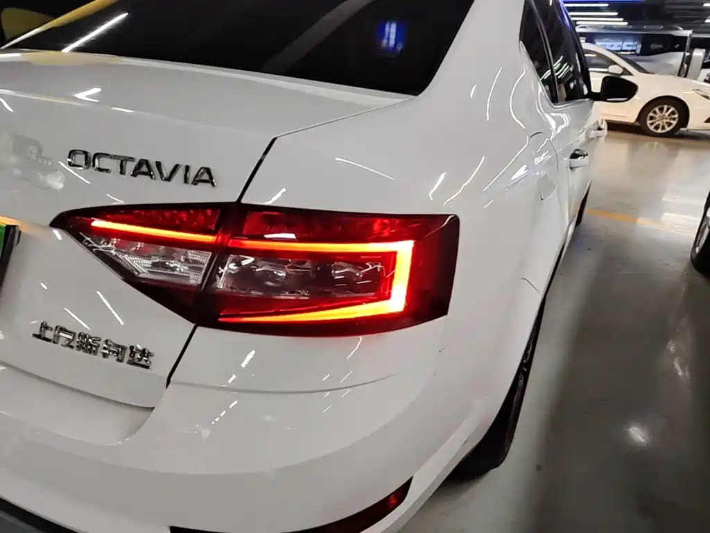 Skoda Octavia 2018 — фото 8