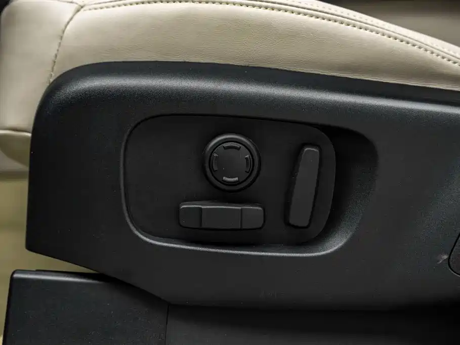 Land Rover Discovery 2019 — фото 16