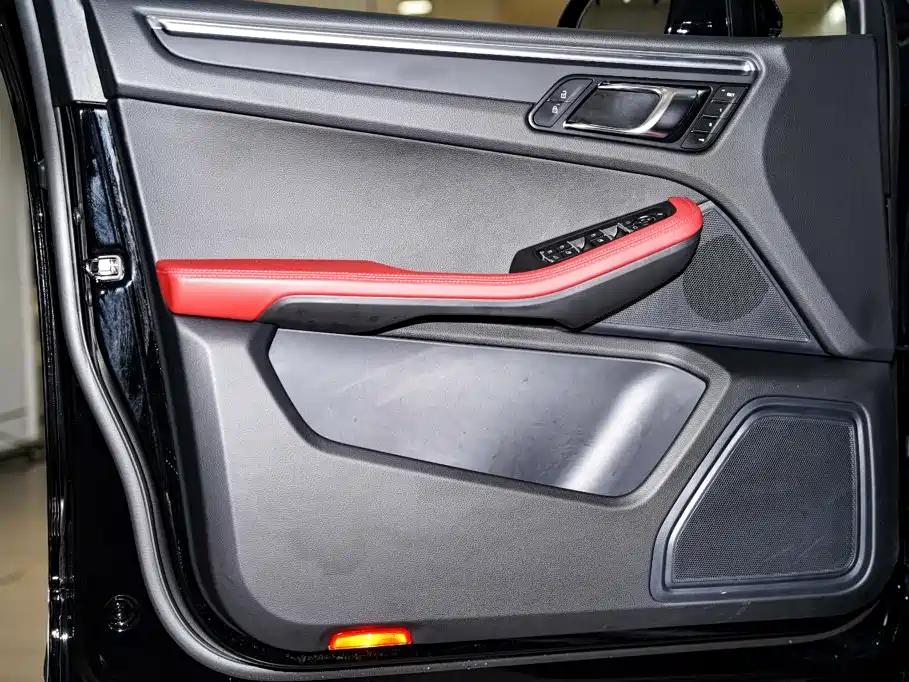 Porsche Macan 2025 — фото 16