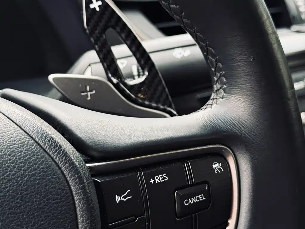 Lexus ES 2019 — фото 17
