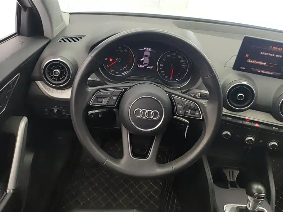 Audi Q2L 2021 — фото 15