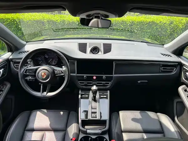 Porsche Macan 2025